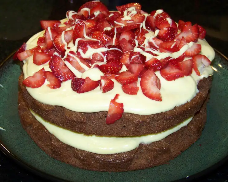 Strawberry Brownie Tart: A Decadent Taste of Summer Sunshine